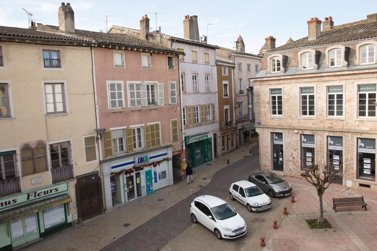 Spacieux Appartement, A-Mi-Chemin, Au Coeur De Tournus Luaran gambar