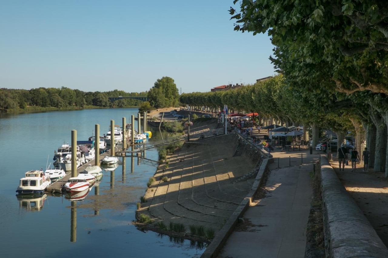 Spacieux Appartement, A-Mi-Chemin, Au Coeur De Tournus Luaran gambar