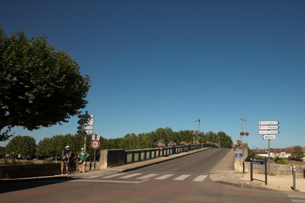 Spacieux Appartement, A-Mi-Chemin, Au Coeur De Tournus Luaran gambar